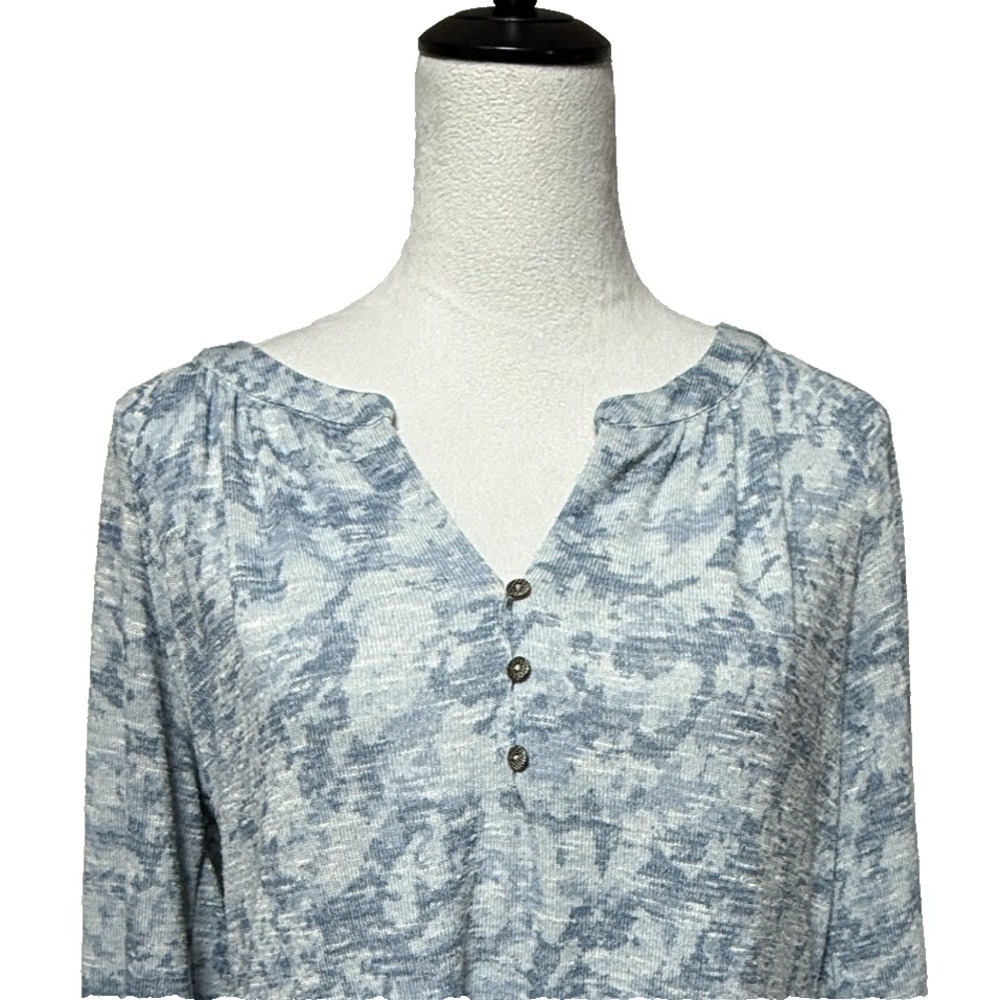 Rose & Olive Top‎ Womens Medium Blue Floral Henley Split V Neck Flowy Stretch